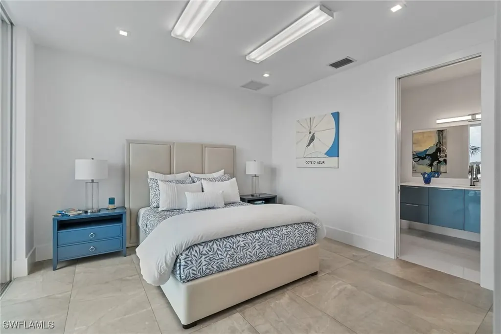 432 Bayside Avenue Naples FL 34108