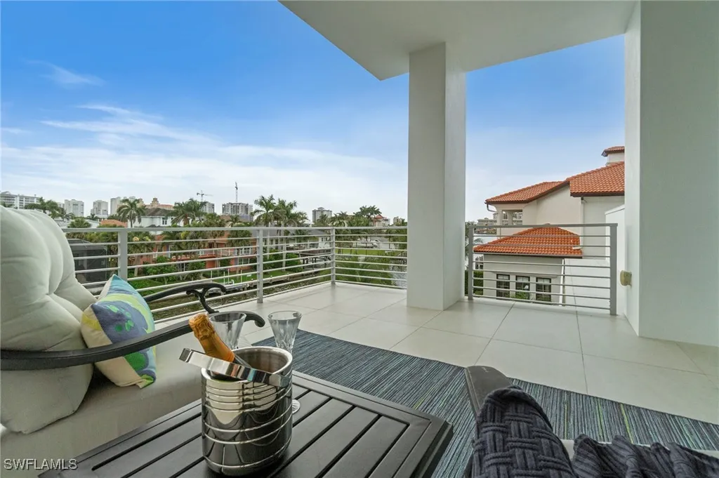 432 Bayside Avenue Naples FL 34108