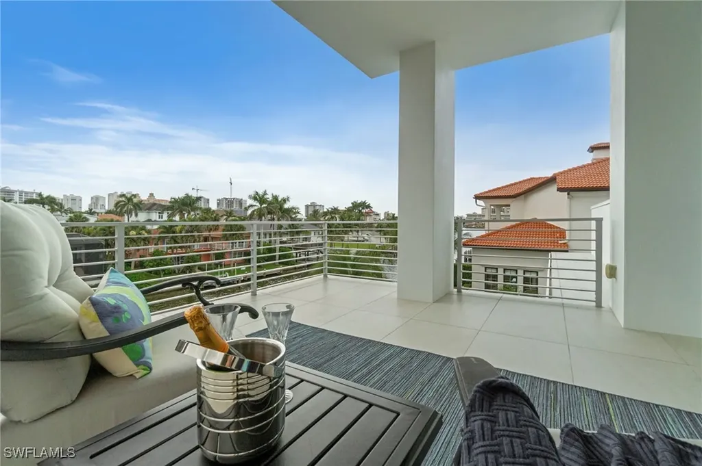 432 Bayside Avenue Naples FL 34108