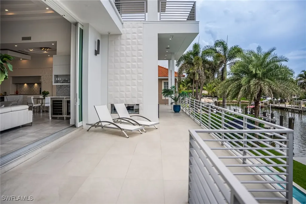 432 Bayside Avenue Naples FL 34108