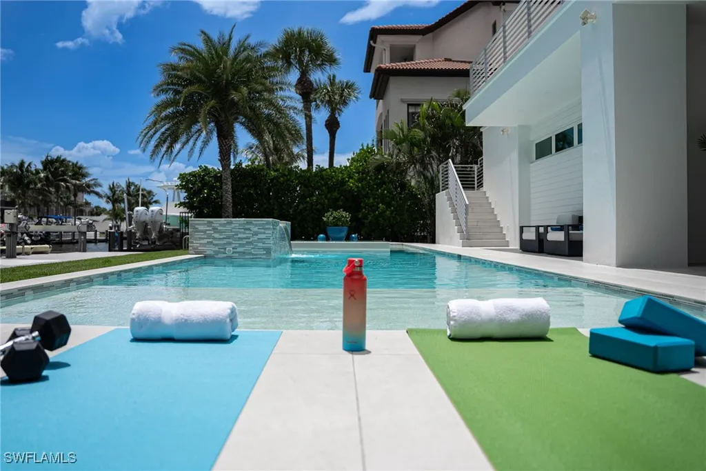 432 Bayside Avenue Naples FL 34108