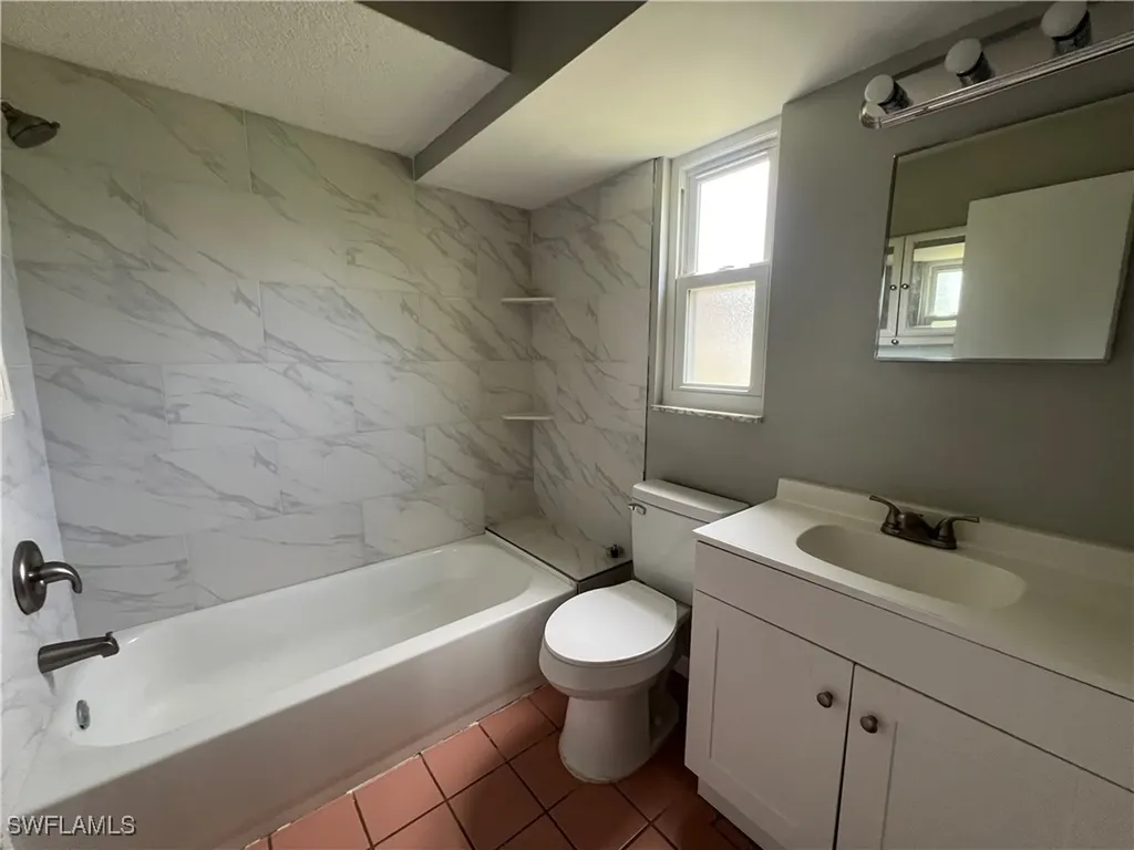 1833 SE 1st Terrace Cape Coral FL 33990