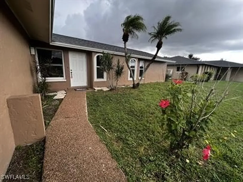 1833 SE 1st Terrace Cape Coral FL 33990