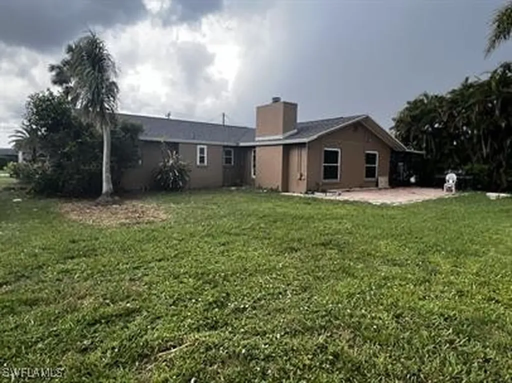 1833 SE 1st Terrace Cape Coral FL 33990