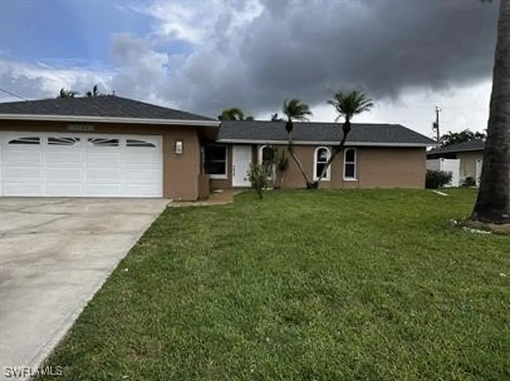 1833 SE 1st Terrace Cape Coral FL 33990