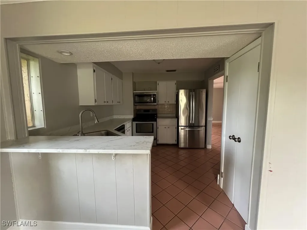 1833 SE 1st Terrace Cape Coral FL 33990