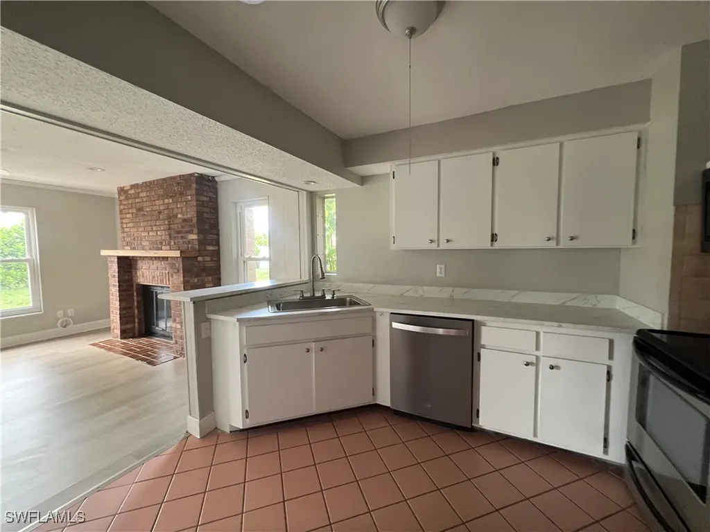 1833 SE 1st Terrace Cape Coral FL 33990