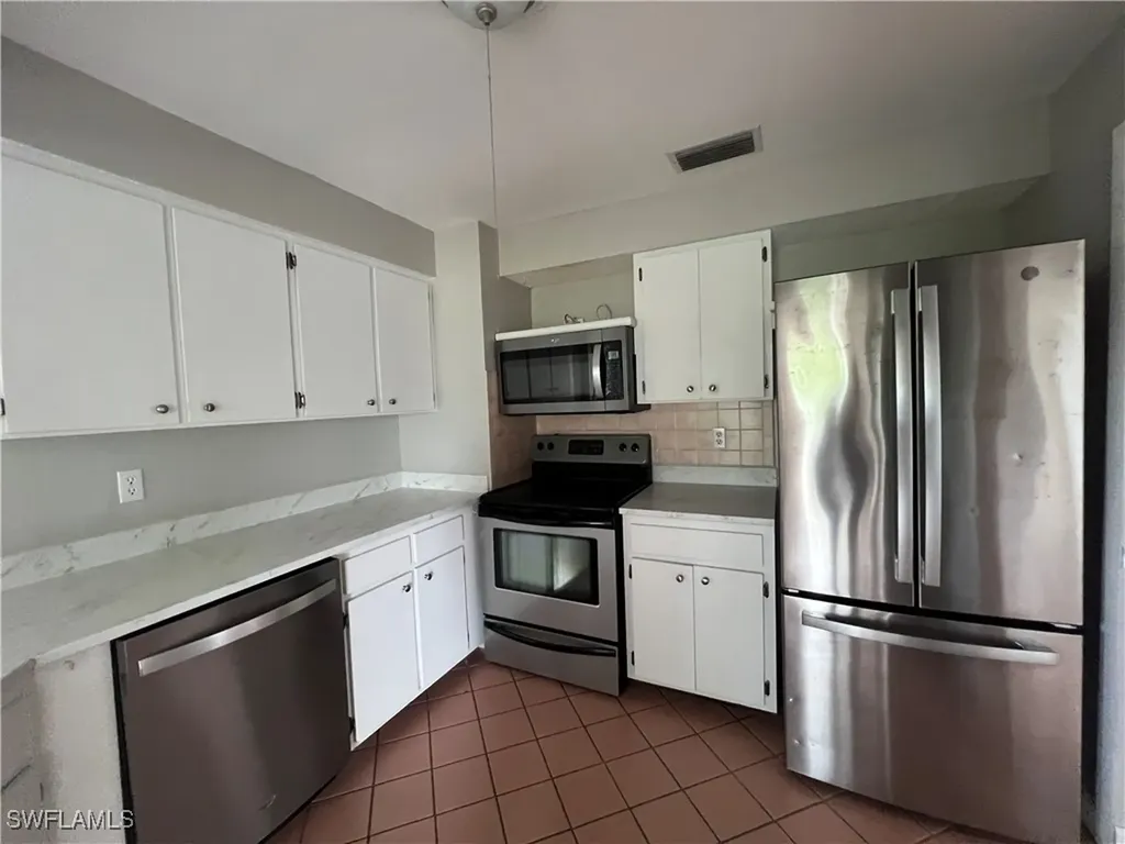 1833 SE 1st Terrace Cape Coral FL 33990