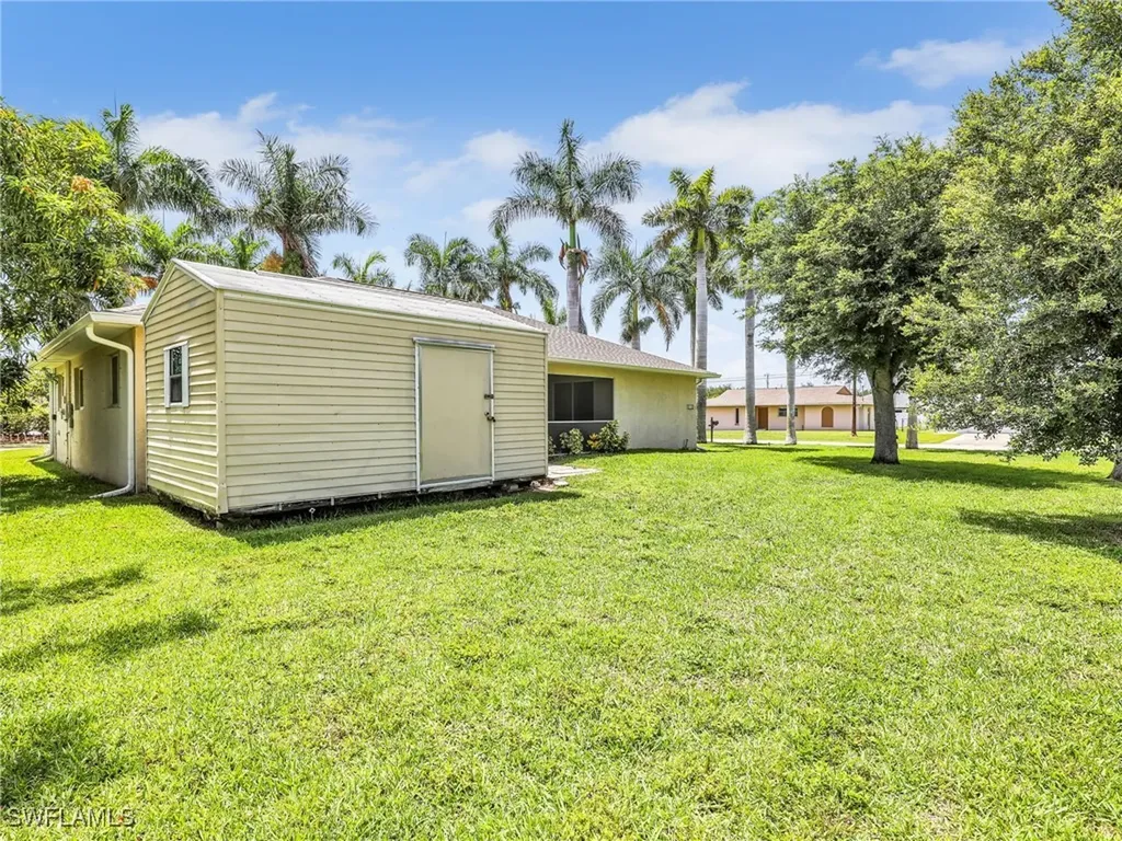 305 SE 16th Place Cape Coral FL 33990