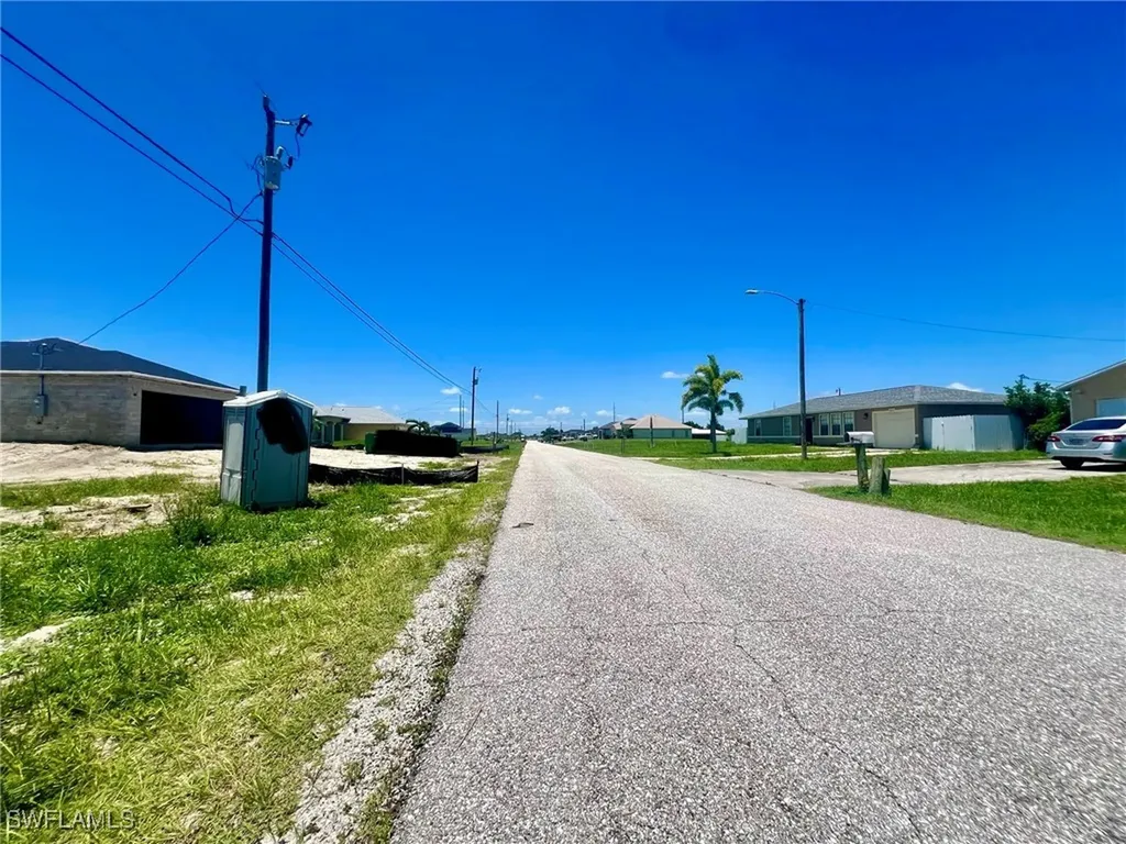 2208 NE 6th Avenue Cape Coral FL 33909