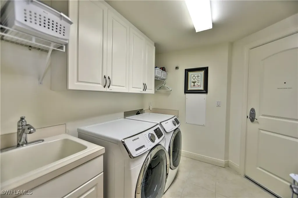 2090 W First Street Fort Myers FL 33901