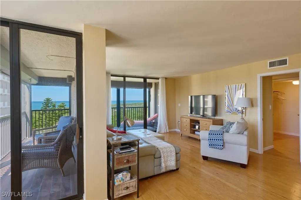 17 Bluebill Avenue Naples FL 34108