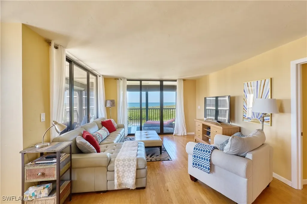 17 Bluebill Avenue Naples FL 34108