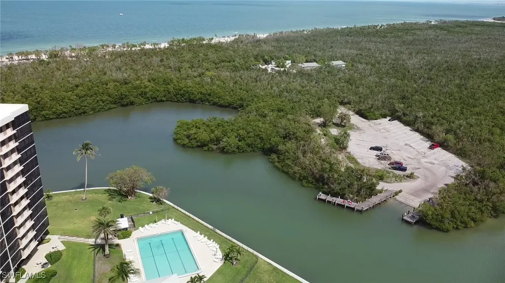 17 Bluebill Avenue Naples FL 34108