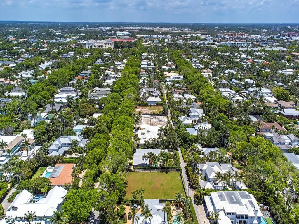140 2nd Avenue N Naples FL 34102