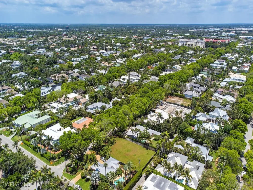 140 2nd Avenue N Naples FL 34102
