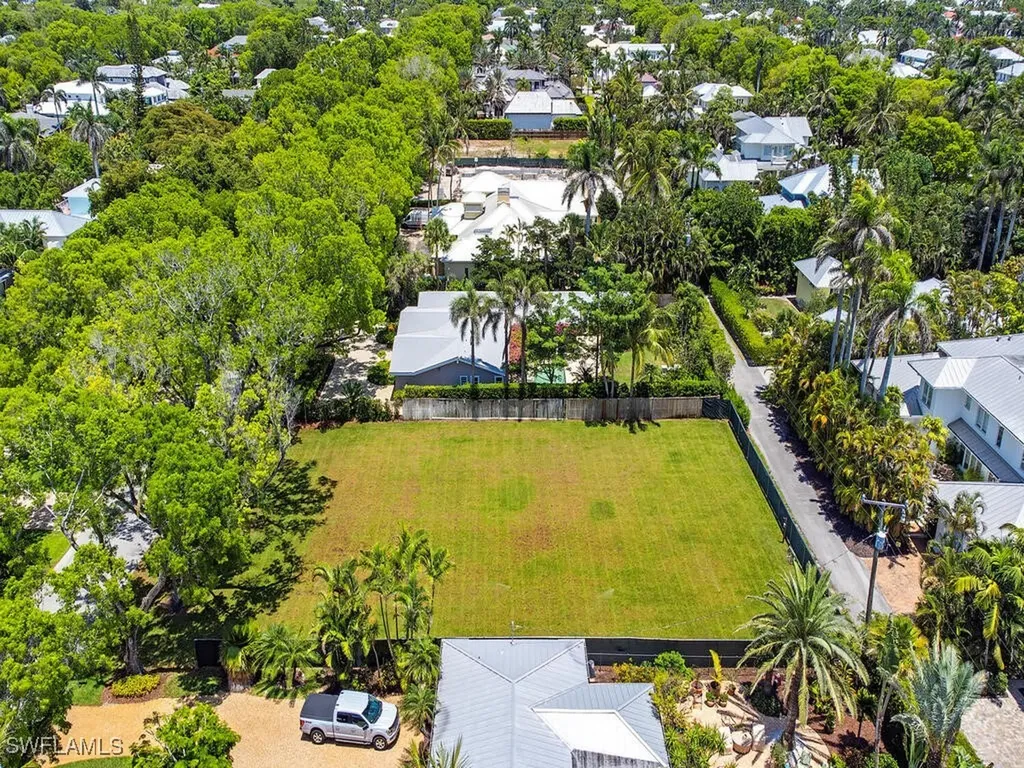 140 2nd Avenue N Naples FL 34102