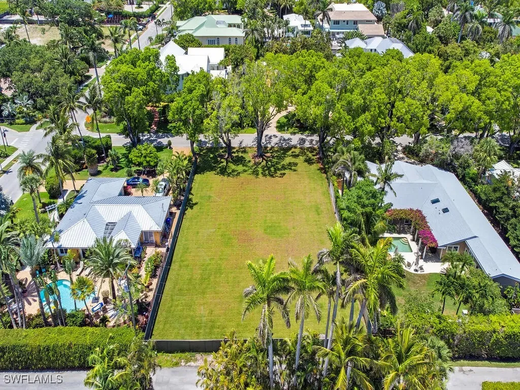 140 2nd Avenue N Naples FL 34102