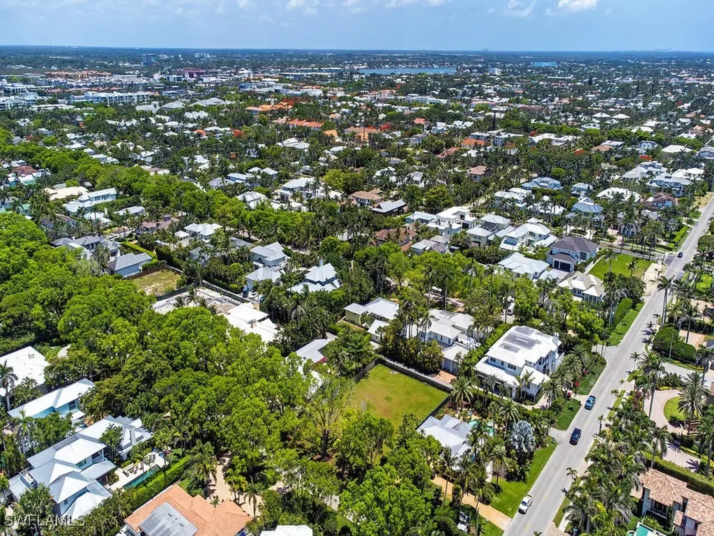 140 2nd Avenue N Naples FL 34102