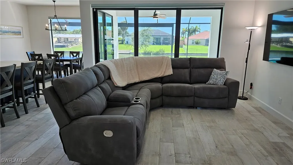 136 Kamal Parkway Cape Coral FL 33904