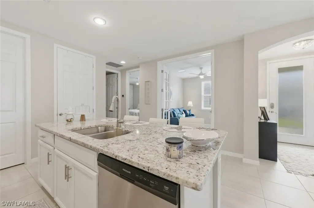 14827 Edgewater Circle Naples FL 34114