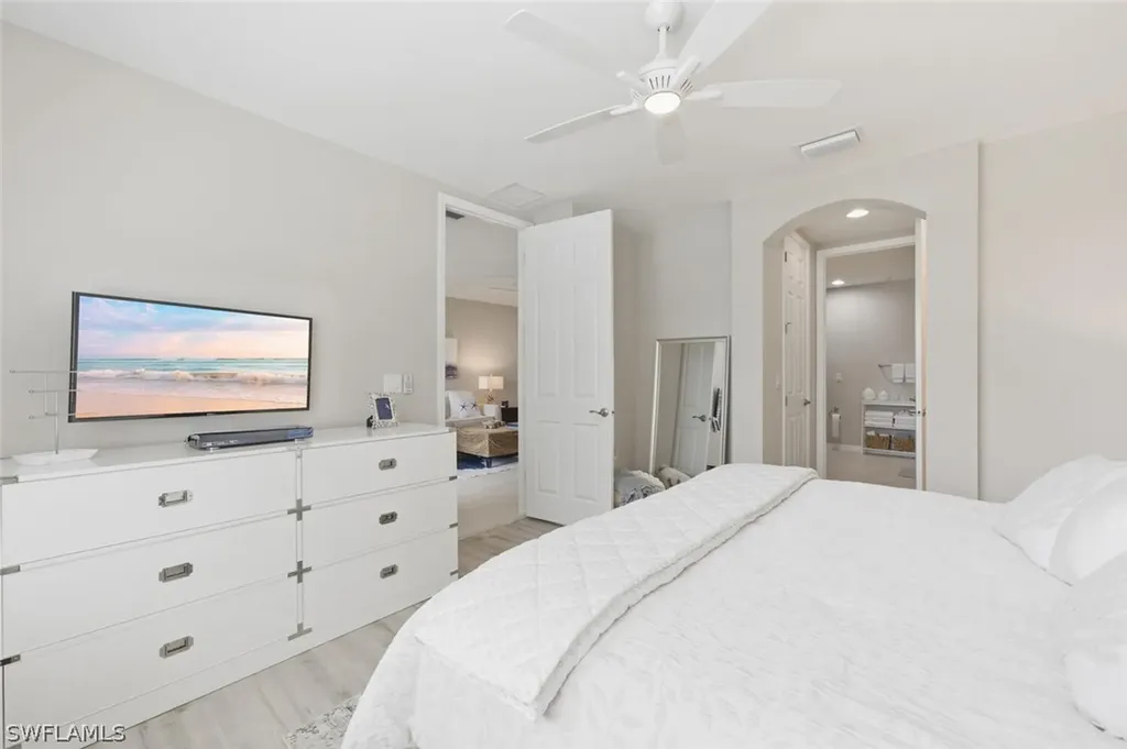 14827 Edgewater Circle Naples FL 34114