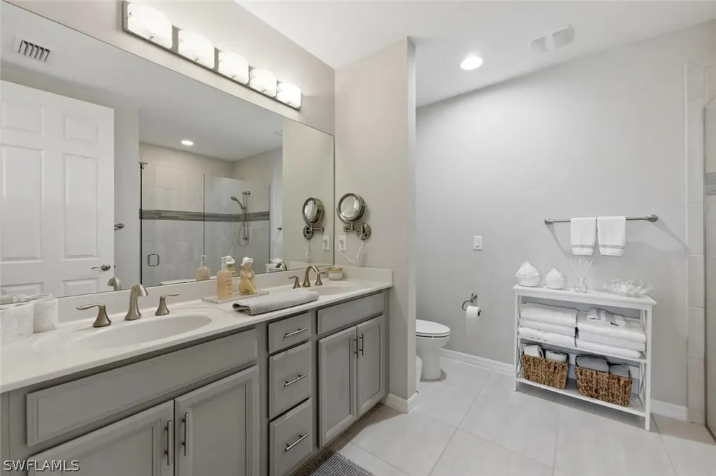 14827 Edgewater Circle Naples FL 34114