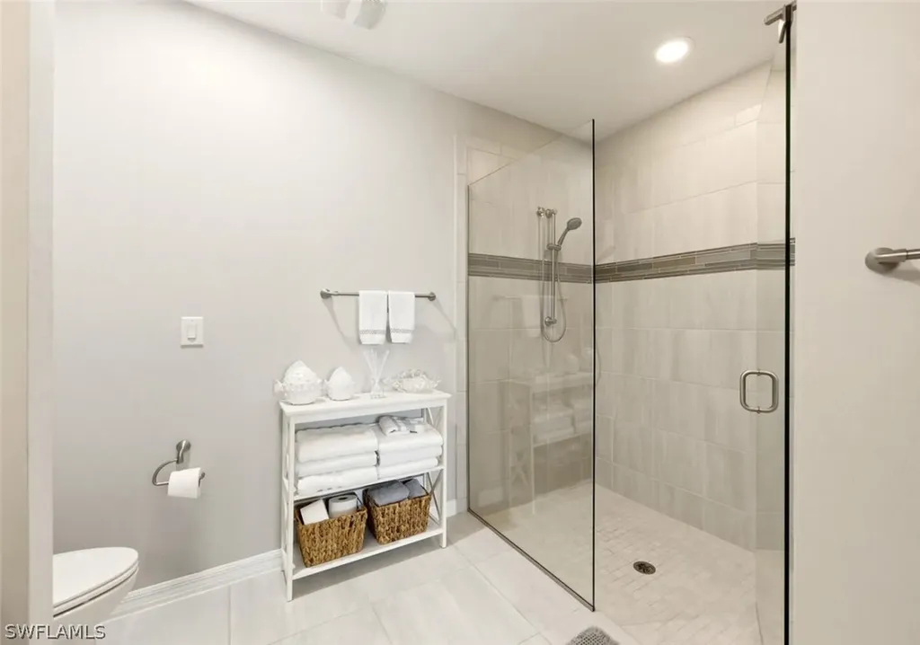 14827 Edgewater Circle Naples FL 34114