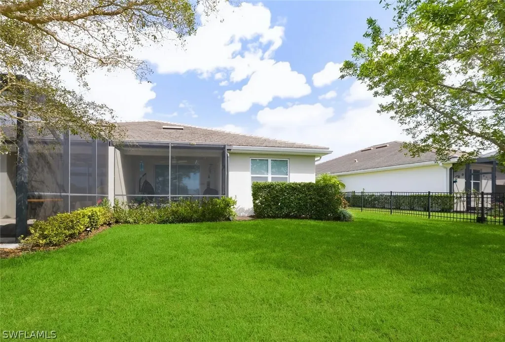 14827 Edgewater Circle Naples FL 34114