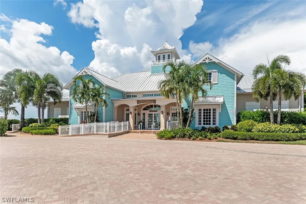 14827 Edgewater Circle Naples FL 34114