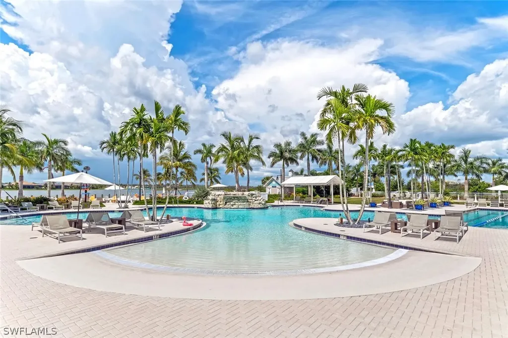 14827 Edgewater Circle Naples FL 34114