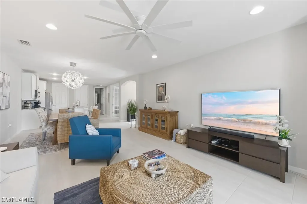 14827 Edgewater Circle Naples FL 34114