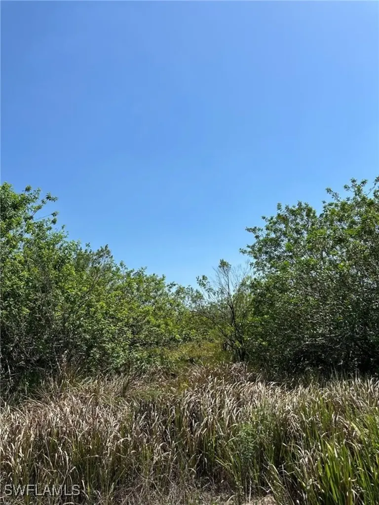 6389 6th Road Labelle FL 33935