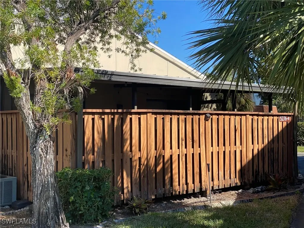 5276 Cedarbend Drive Fort Myers FL 33919