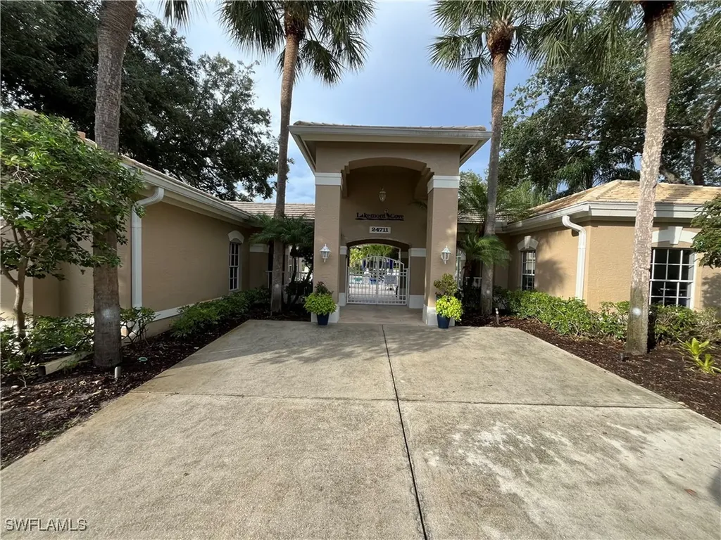 24748 Lakemont Cove Lane Bonita Springs FL 34134-2909
