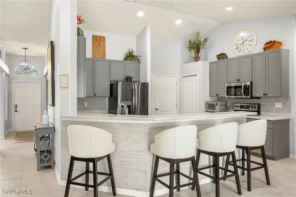 302 SE 8th Place Cape Coral FL 33990