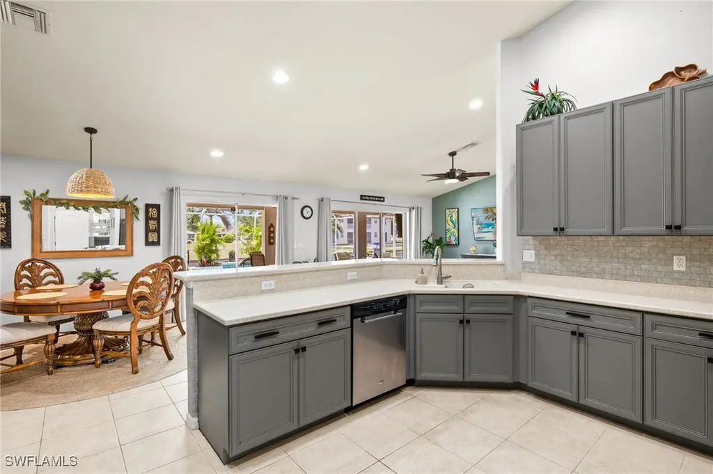 302 SE 8th Place Cape Coral FL 33990