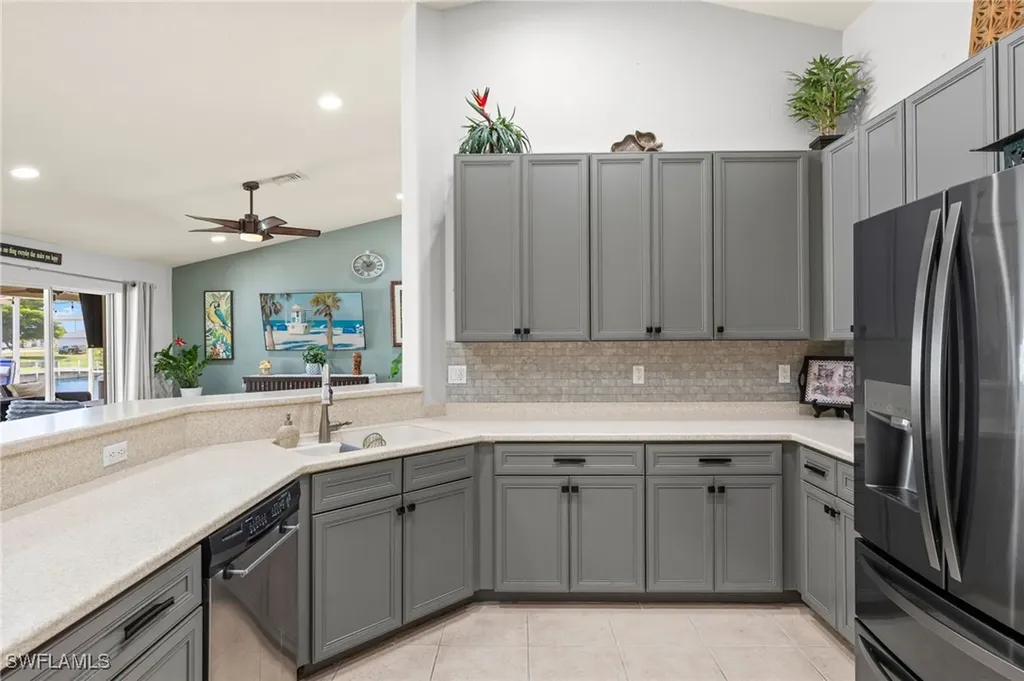 302 SE 8th Place Cape Coral FL 33990