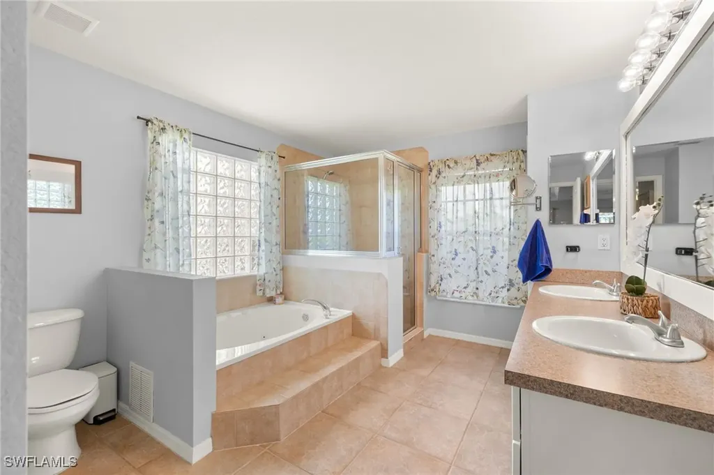 302 SE 8th Place Cape Coral FL 33990