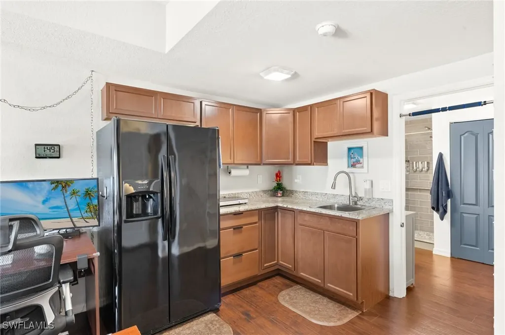302 SE 8th Place Cape Coral FL 33990