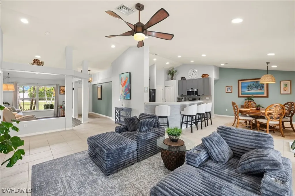 302 SE 8th Place Cape Coral FL 33990