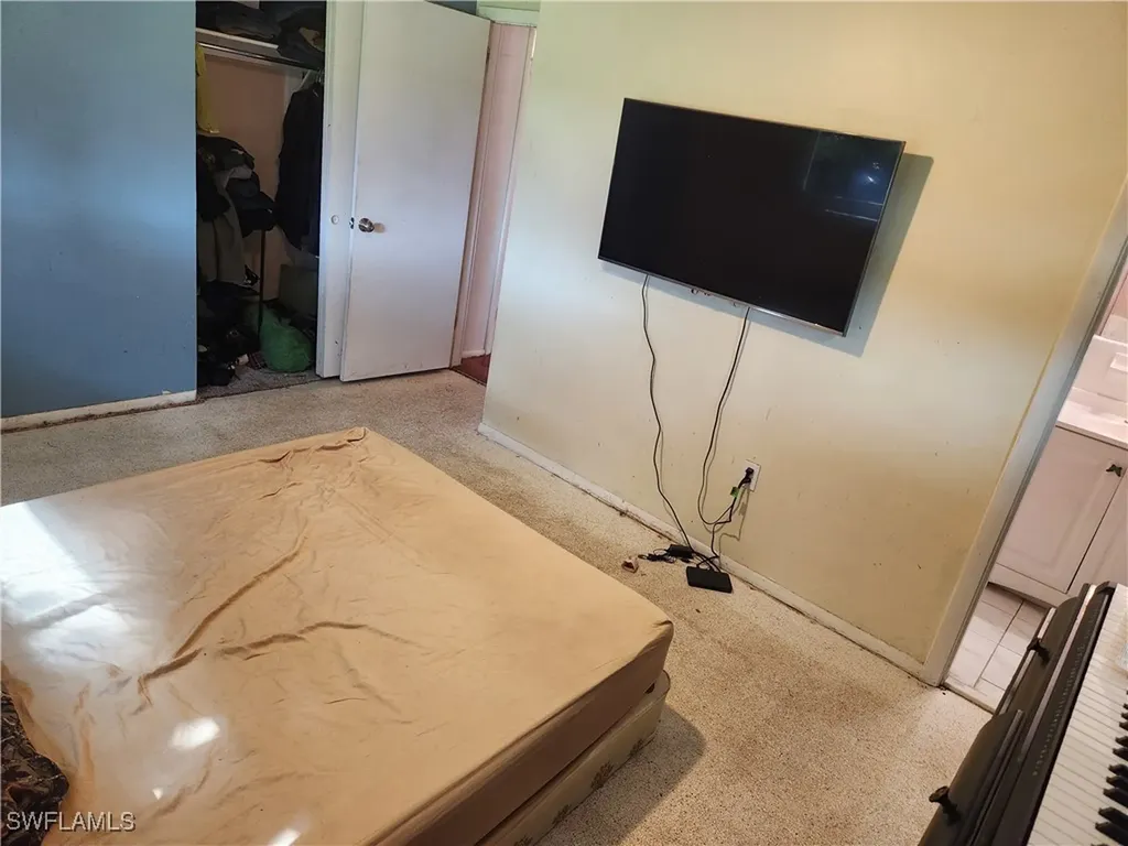 2206 Wyandotte Avenue Alva FL 33920