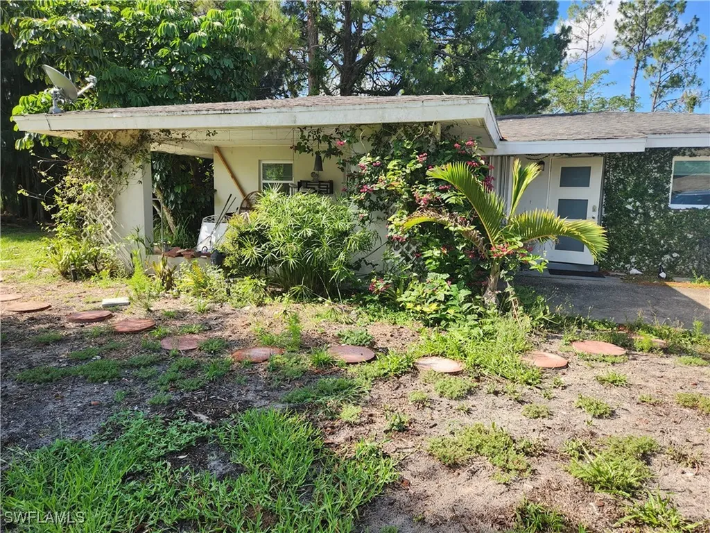 2206 Wyandotte Avenue Alva FL 33920