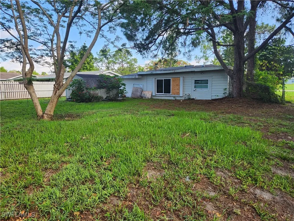 2206 Wyandotte Avenue Alva FL 33920