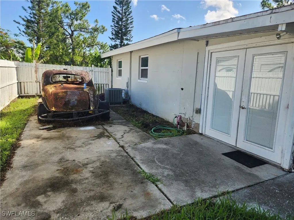 2206 Wyandotte Avenue Alva FL 33920