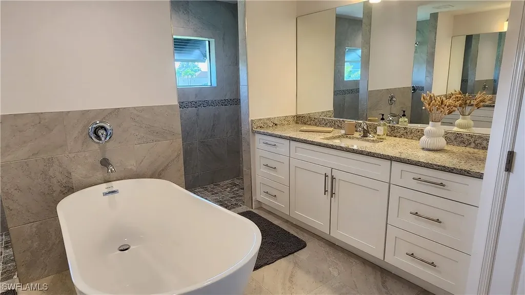 702 NW 30th Place Cape Coral FL 33993