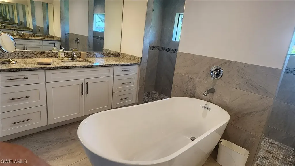 702 NW 30th Place Cape Coral FL 33993