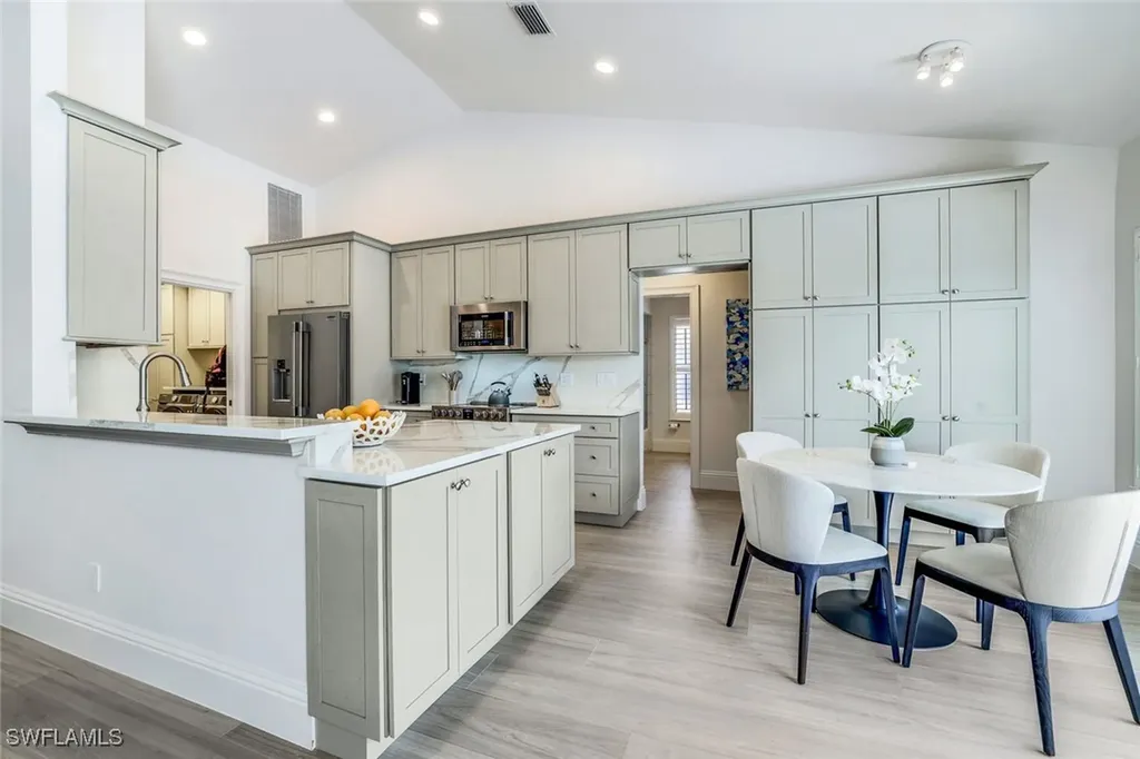 914 Marble Drive Naples FL 34104