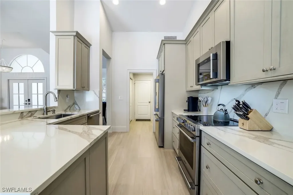 914 Marble Drive Naples FL 34104