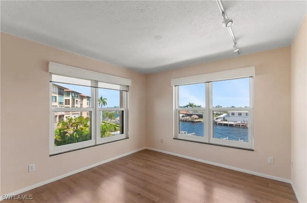 4015 SE 20th Place Cape Coral FL 33904